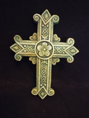 Vintage Distressed Faux Stone Resin Ornate Flower Celtic Wall Cross 8"